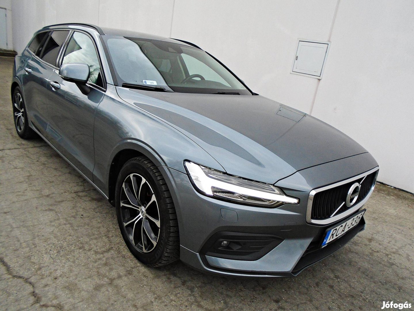 Volvo V60 2.0 D [D3] Momentum Pro Geartronic AU...